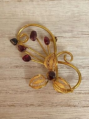 Vintage 1950s 3D Floral Filigree Brooch with Genuine Garnet Nugget Cabochon